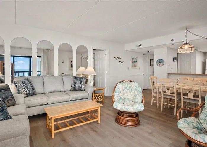 Beautiful Oceanfront 3 Bedroom Rainbow With Outdoor Pool!