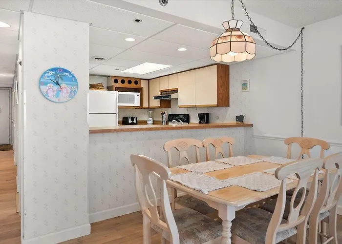 Hébergement de vacances Beautiful Oceanfront 3 Bedroom Rainbow With Outdoor Pool! Ocean City