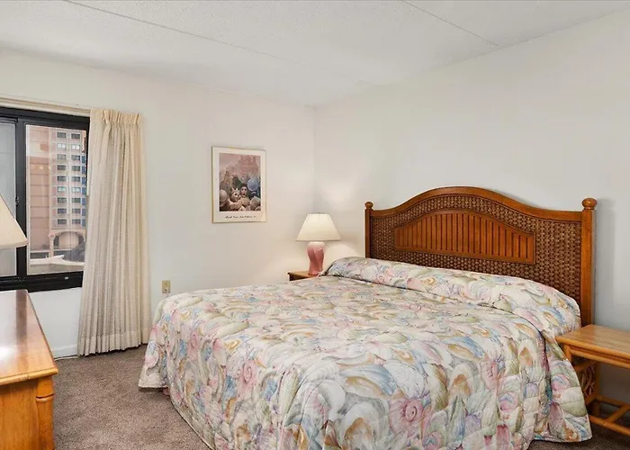 Hébergement de vacances Beautiful Oceanfront 3 Bedroom Rainbow With Outdoor Pool!