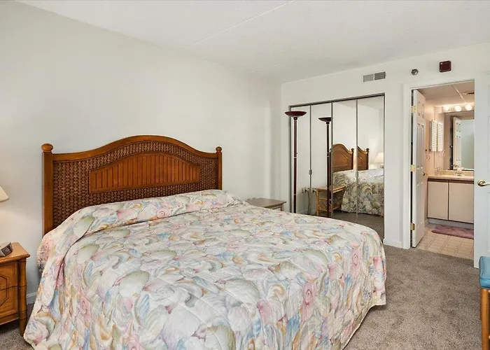 Hébergement de vacances Beautiful Oceanfront 3 Bedroom Rainbow With Outdoor Pool!