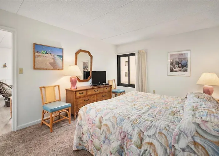 Beautiful Oceanfront 3 Bedroom Rainbow With Outdoor Pool! *