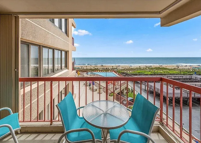 Hébergement de vacances Beautiful Oceanfront 3 Bedroom Rainbow With Outdoor Pool!