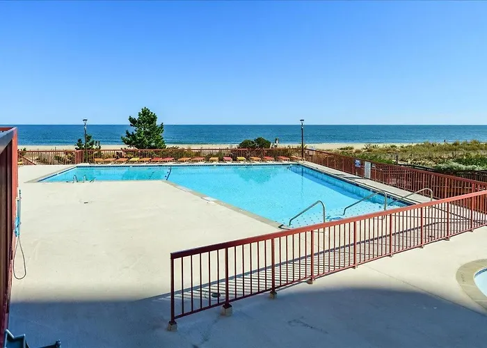 Hébergement de vacances Beautiful Oceanfront 3 Bedroom Rainbow With Outdoor Pool!